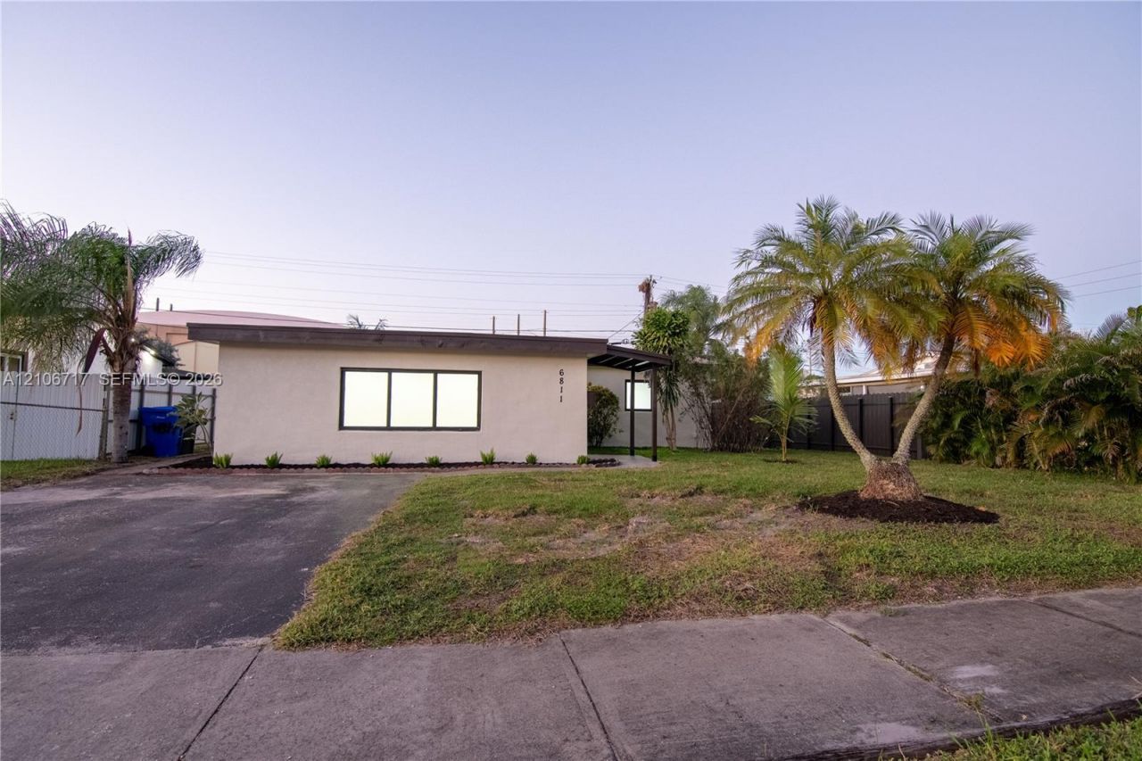 6811 Thomas St, Hollywood, FL 33024 Photo
