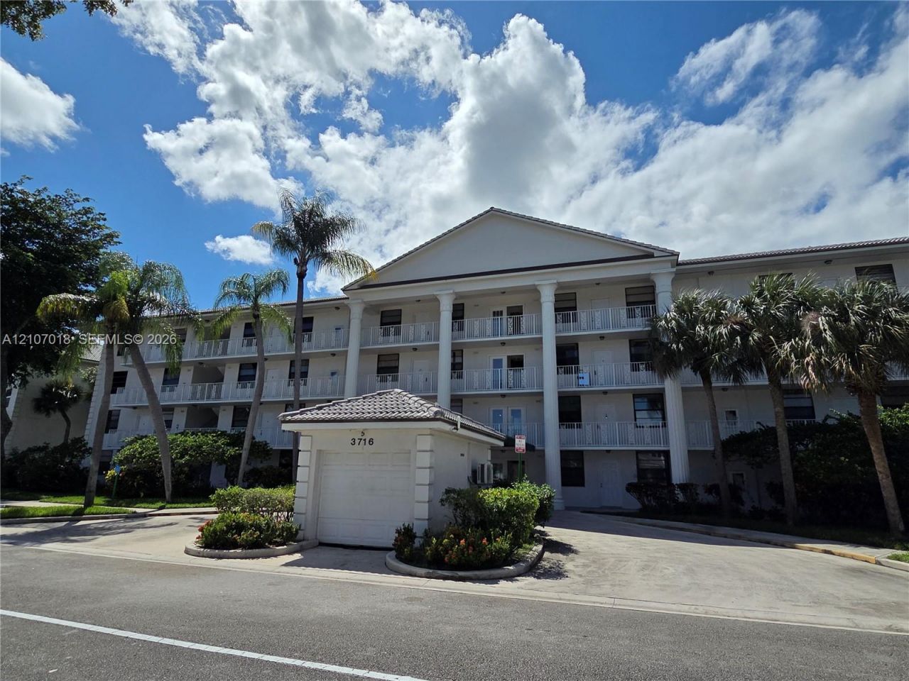 3716 Whitehall Dr, Unit 304, West Palm Beach, FL 33401 Photo