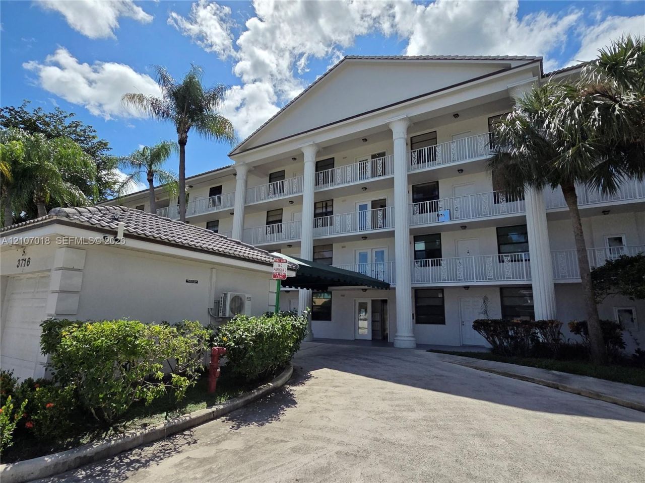 3716 Whitehall Dr, Unit 304, West Palm Beach, FL 33401 Photo