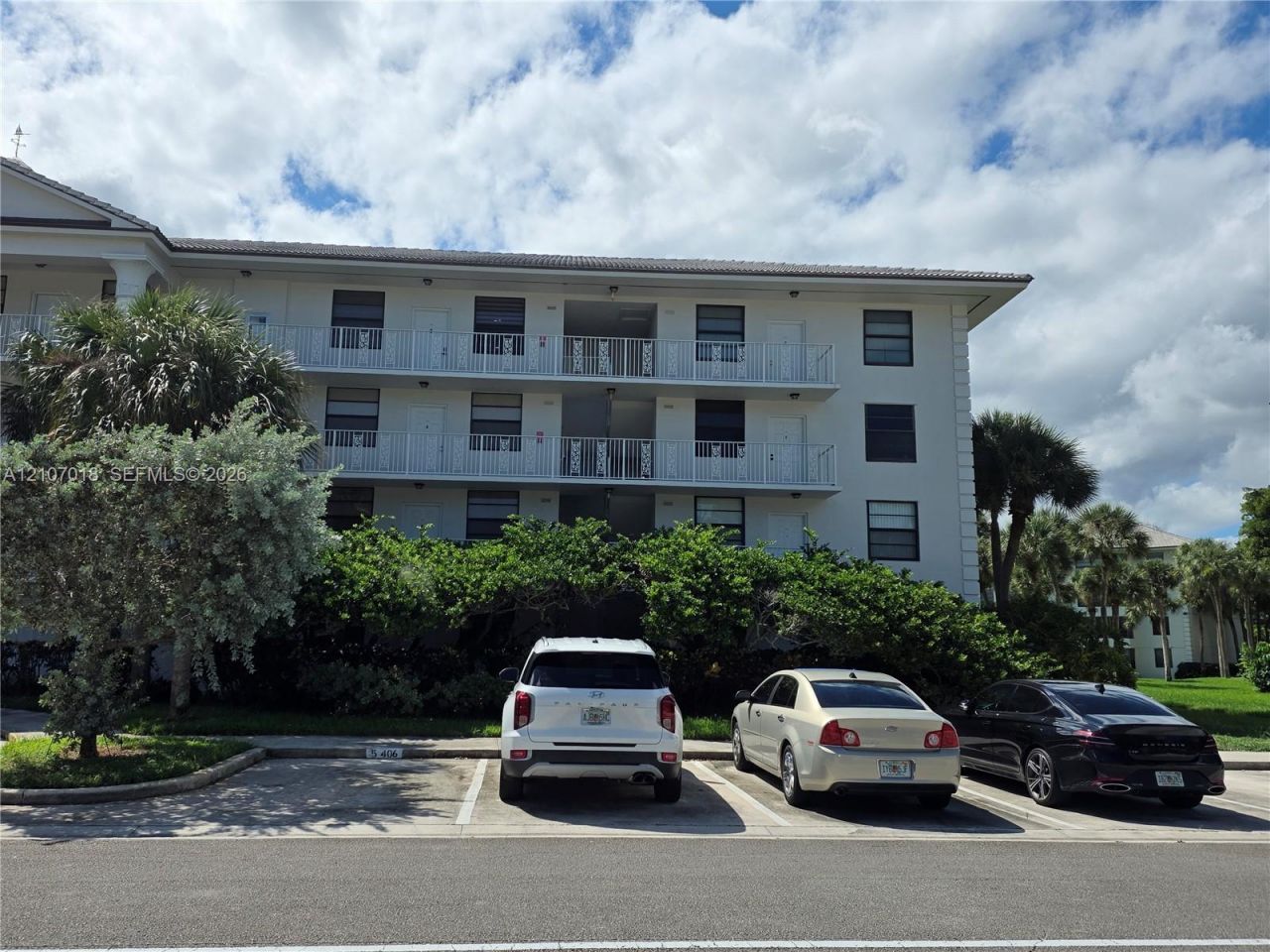 3716 Whitehall Dr, Unit 304, West Palm Beach, FL 33401 Photo