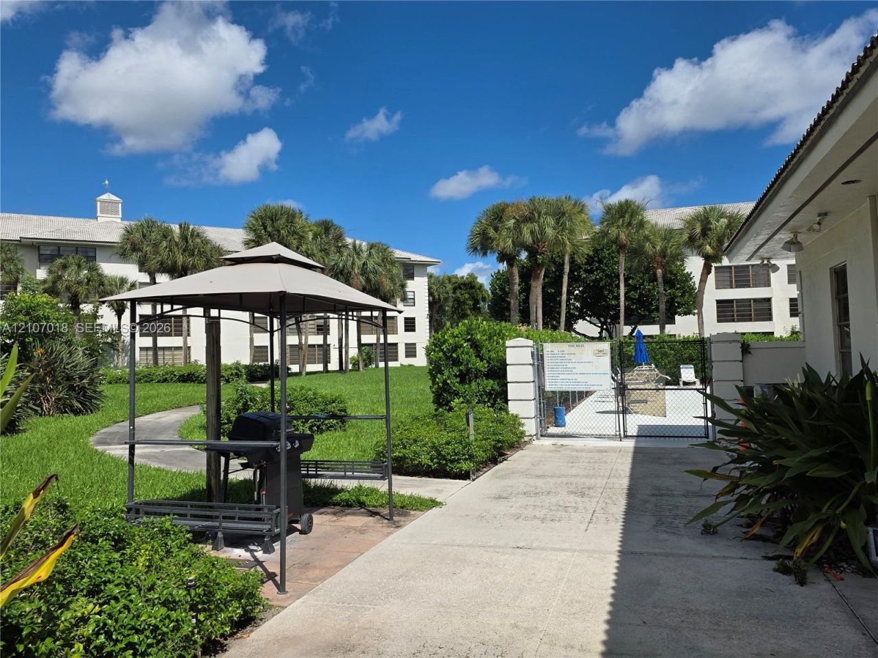 3716 Whitehall Dr, Unit 304, West Palm Beach, FL 33401 Photo