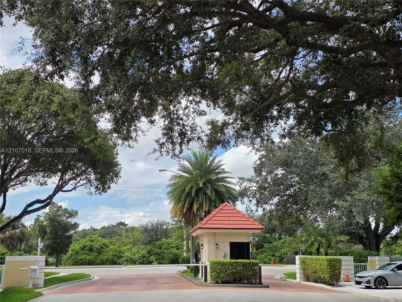3716 Whitehall Dr, Unit 304, West Palm Beach, FL 33401 Photo