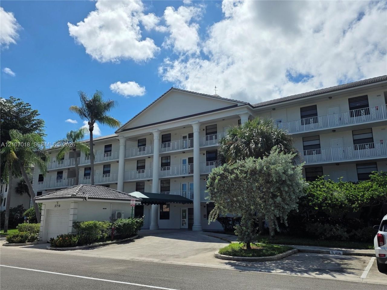3716 Whitehall Dr, Unit 304, West Palm Beach, FL 33401 Photo