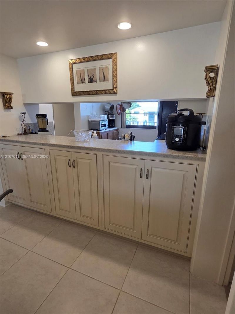 3716 Whitehall Dr, Unit 304, West Palm Beach, FL 33401 Photo