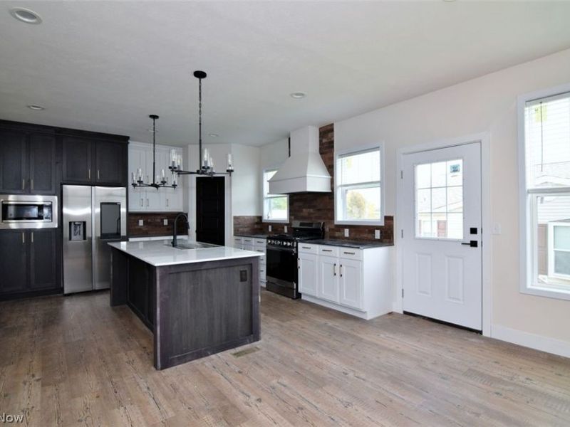 981 Stonemill Drive, Chardon, OH 44024 Photo 5