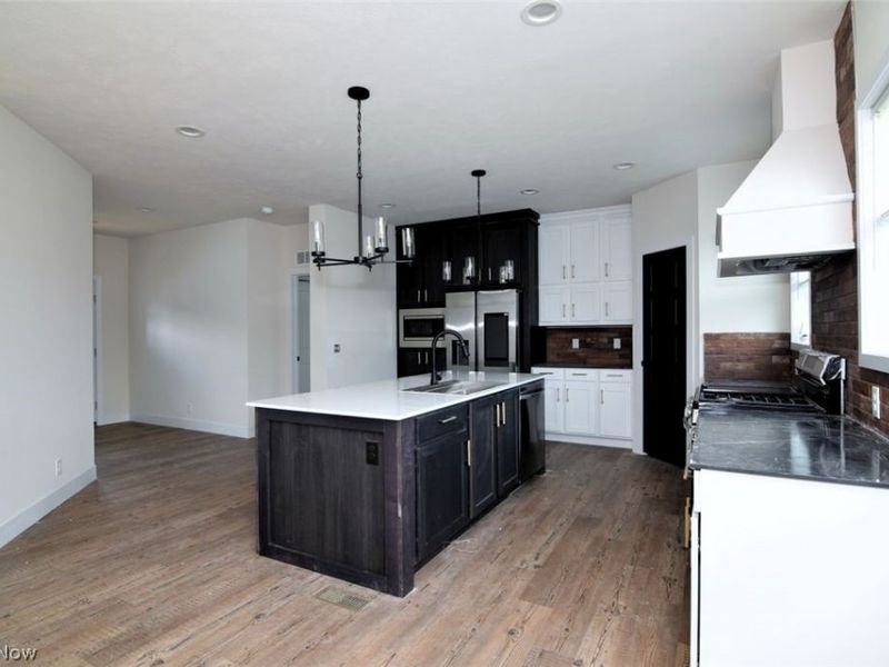 981 Stonemill Drive, Chardon, OH 44024 Photo 7