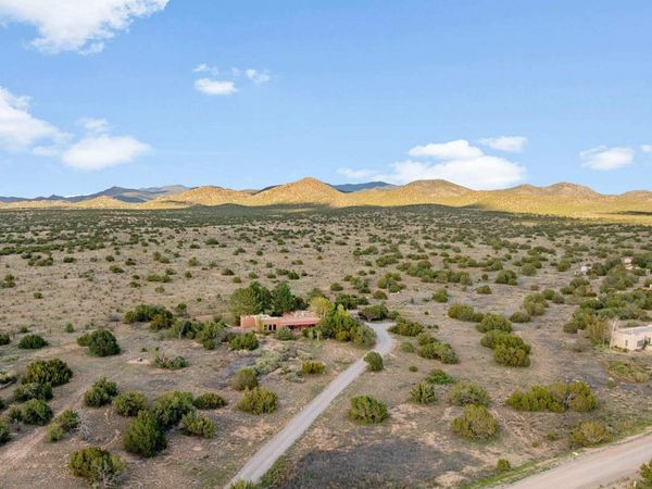 6 Gualdo Road , Santa Fe, NM 87508