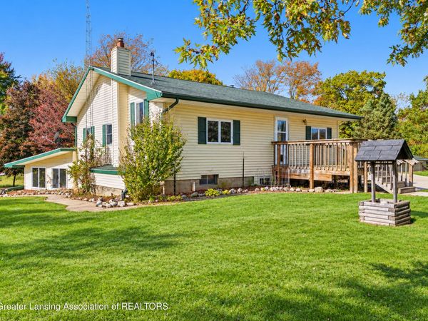 2701 Oakley Road, Stockbridge, MI 49285