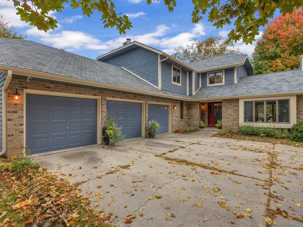 705 River Oaks Dr, Sheboygan Falls, WI 53085