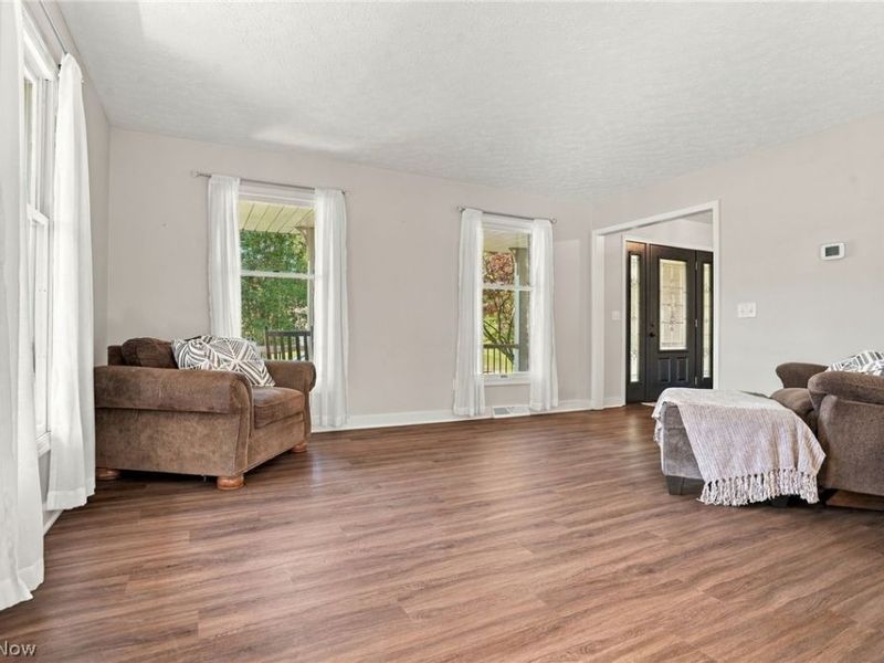 1064 Danielle Avenue, Louisville, OH 44641 Photo 9