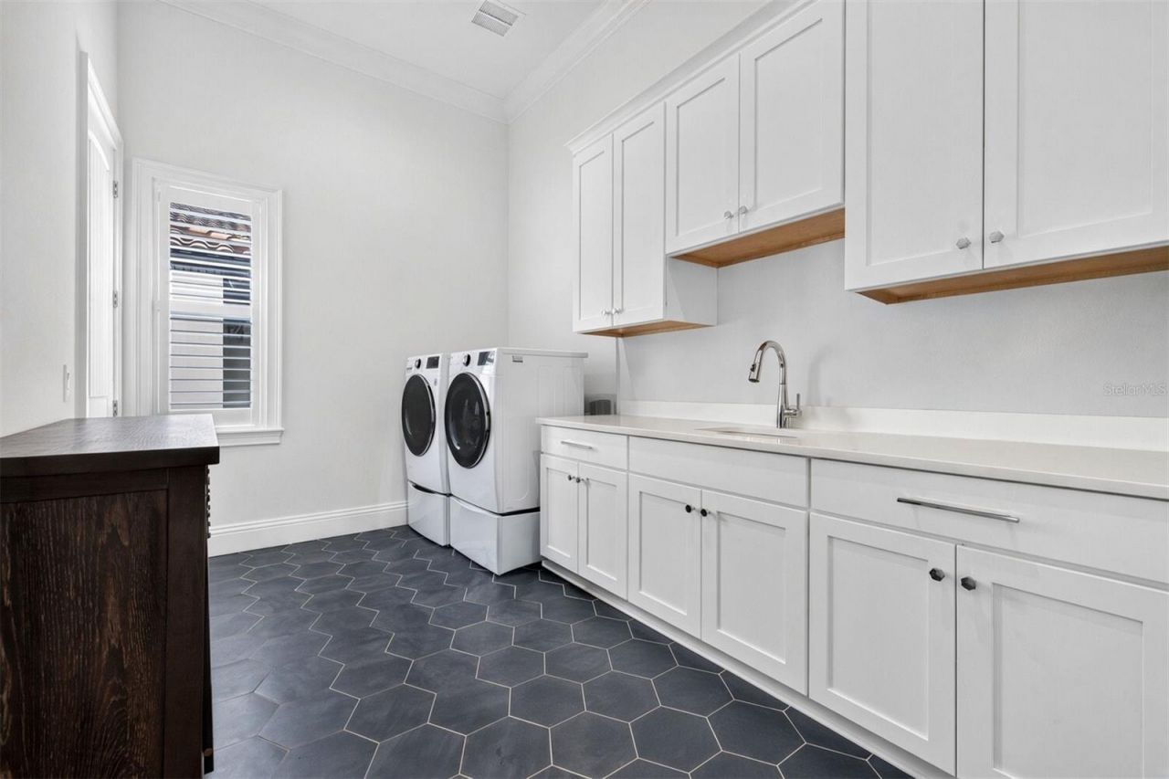 1341 Monterey Boulevard Ne, Saint Petersburg, FL 33704 Photo