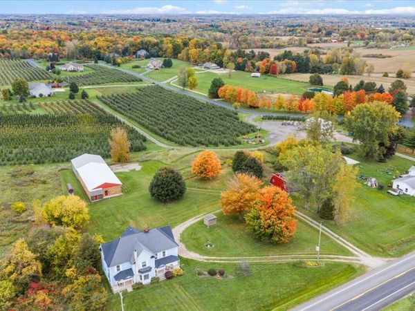 2549 10 Mile Road NW, Sparta, MI 49345