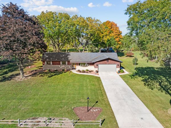 4824 N Parke Ridge Ln, Sheboygan, WI 53083