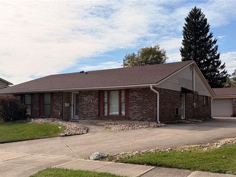 7277 Claircrest Drive, Huber Heights, OH 45424 Photo 2