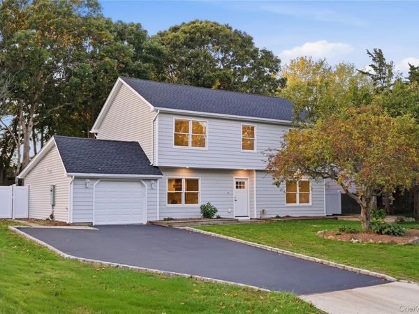 22 Woodbrook Drive , Ridge, NY 11961