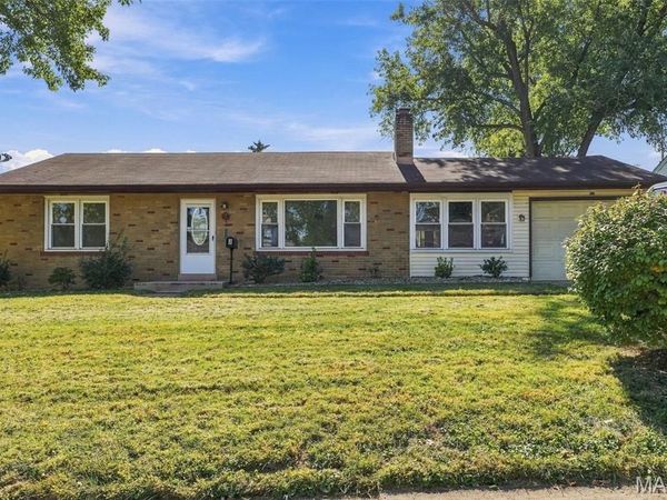 7 Santa Cruz Drive , Florissant, MO 63031