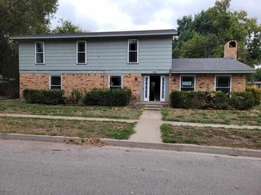 1301 NE Quail Creek Cir, Lawton, OK 73507