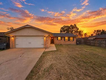 6003 SW Park Ave, Lawton, OK 73505