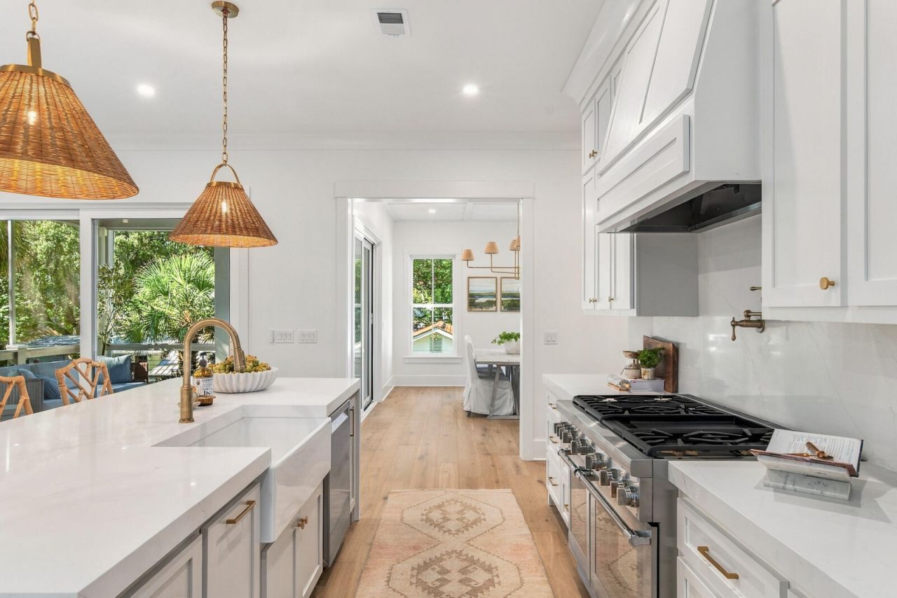 11 25th Avenue Photo 16