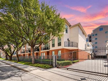 2606 Shelby Avenue, Unit 206, Dallas, TX 75219