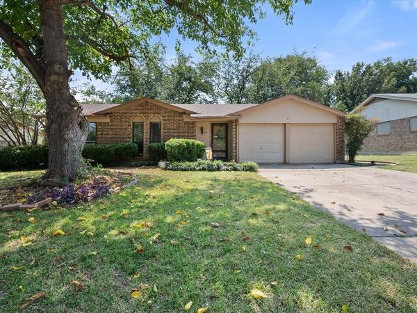 823 Quail Terrace , Mansfield, TX 76063