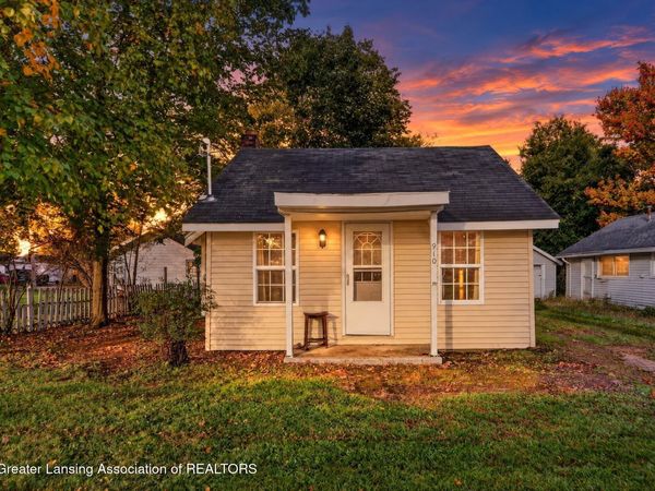910 S Clinton Street, Charlotte, MI 48813