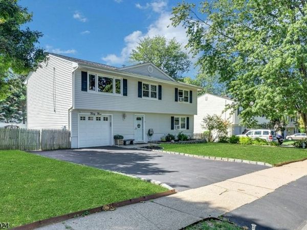 33 Van Buren Ave, Westwood, NJ 07675