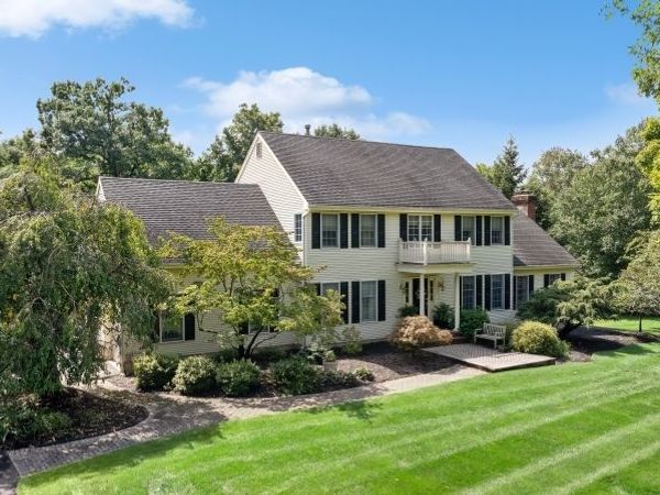 11 Ewing Dr, Raritan, NJ 08822