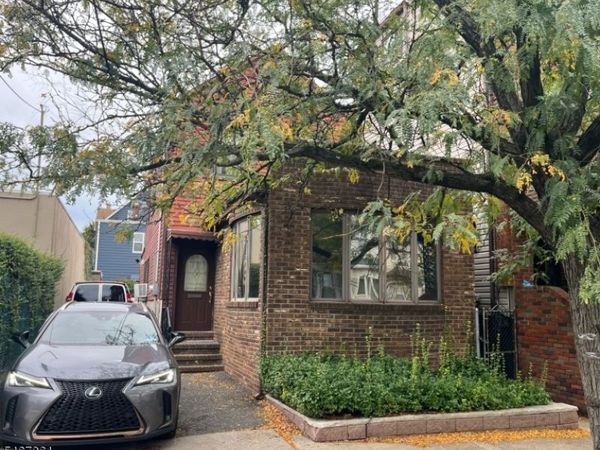 420 Lafayette St, Newark, NJ 07105