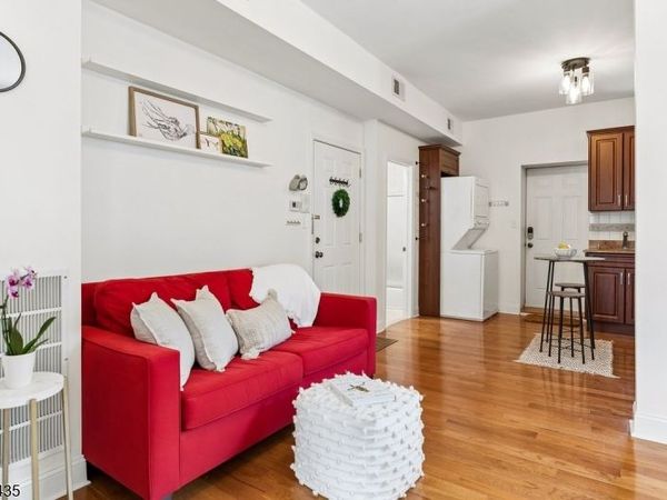 80 Bay St, Montclair, NJ 07042