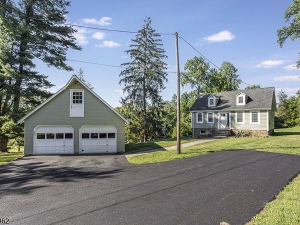 16 Chester Pl, Chester, NJ 07930
