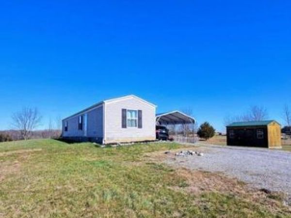 1099 Lakeside Rd, Madisonville, TN 37354