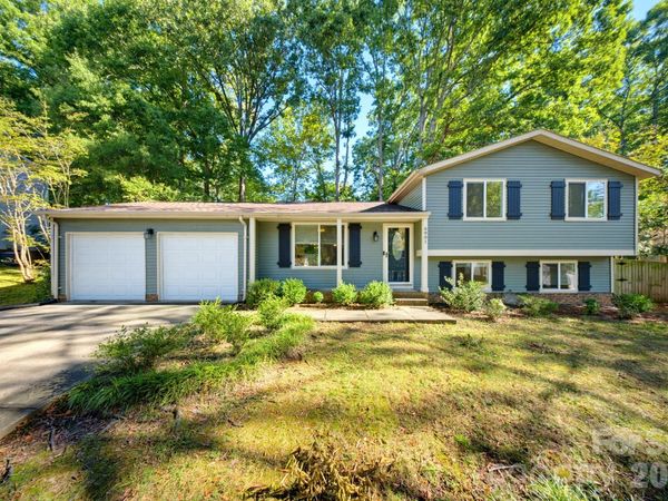 6901 Rollingridge Drive, Charlotte, NC 28211