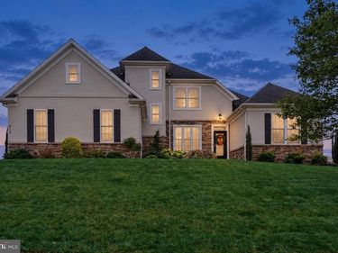 915 WETHERBURN DRIVE, YORK, PA 17404