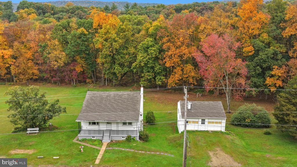 3519 SWEET ARROW LAKE ROAD, PINE GROVE, PA 17963