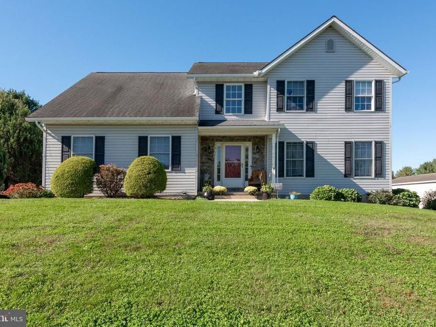 40 Norfolk Lane, Lebanon, PA 17042 Main Photo