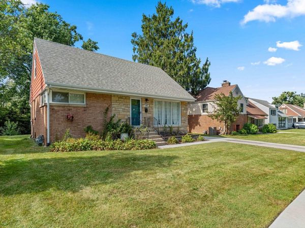 18516 Clyde Road , Homewood, IL 60430