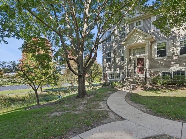 1107 Manchester Circle , Grayslake, IL 60030
