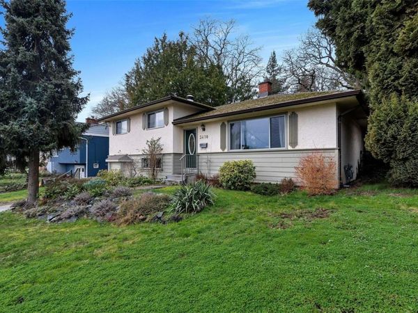 3410 Browning St , Saanich, BC V8P 4E1