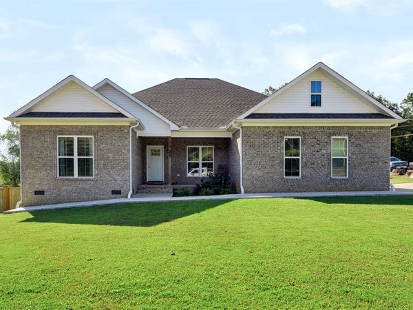 20 Eastwood Ln, Killen, AL 35645
