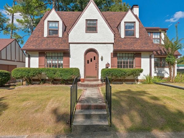 300 Woodland Rd, Florence, AL 35630