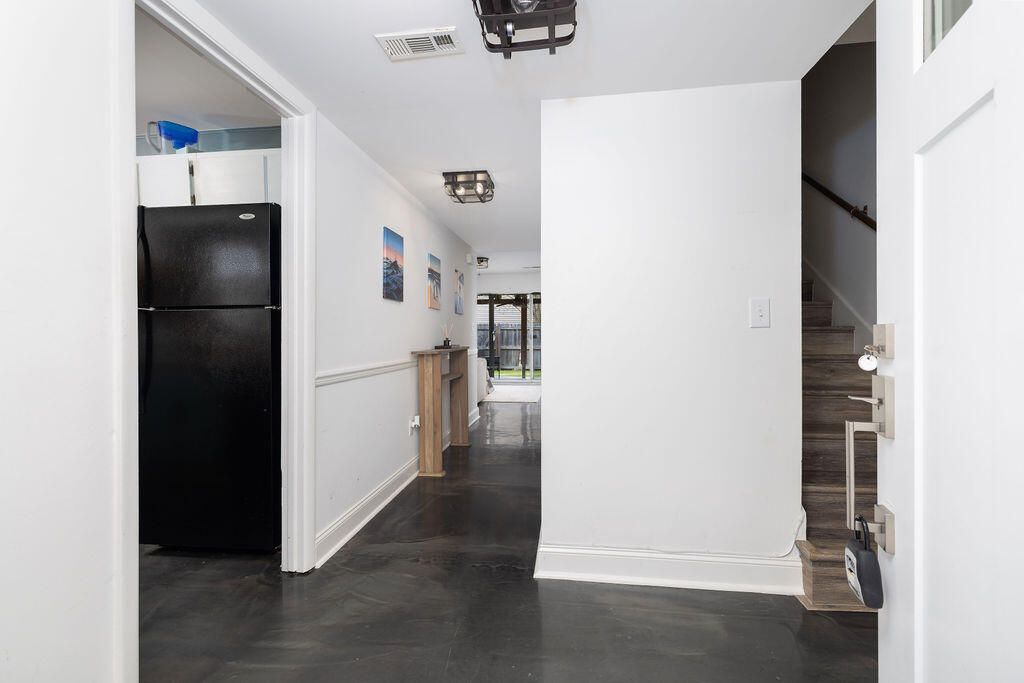 413 Carriage Lane Photo 12