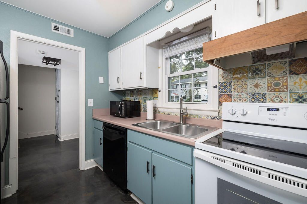 413 Carriage Lane Photo 13
