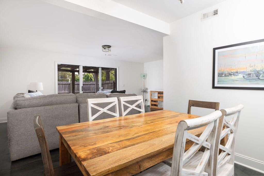 413 Carriage Lane Photo 18