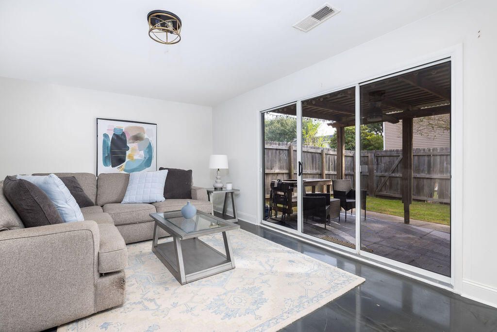 413 Carriage Lane Photo 19