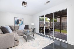 413 Carriage Lane photo 4
