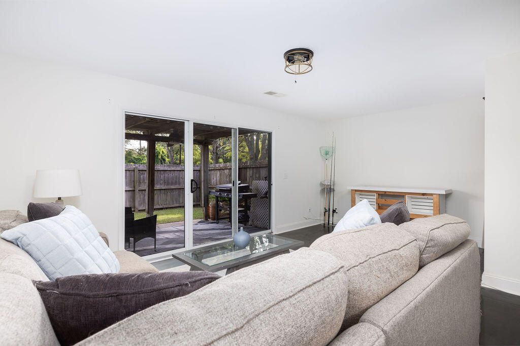 413 Carriage Lane Photo 20