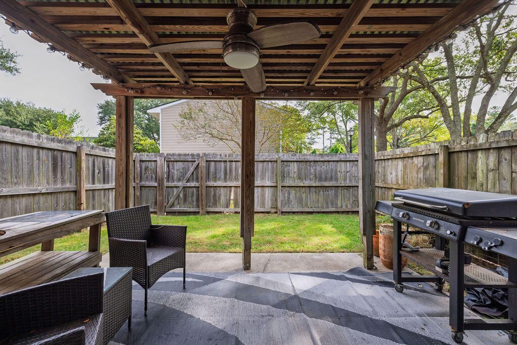 413 Carriage Lane Photo 32