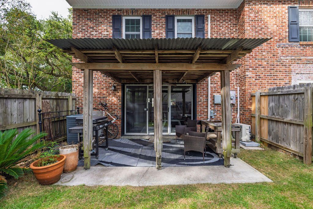 413 Carriage Lane Photo 33