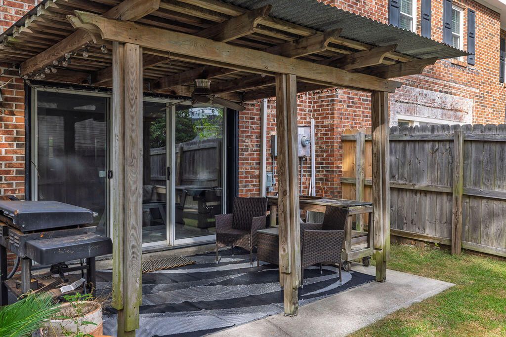 413 Carriage Lane Photo 34